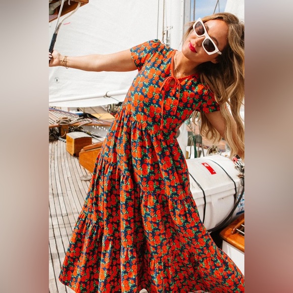 Ivy City Co Dresses & Skirts - Ivy City Red Navy Floral Short Sleeve Cotton Midi Tiered Dress Sz M